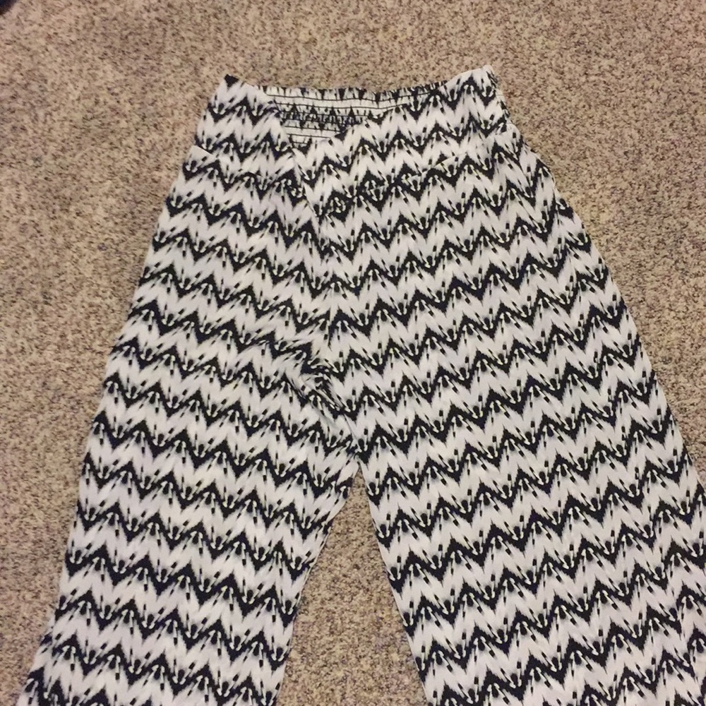 Gaucho capris. Size small.